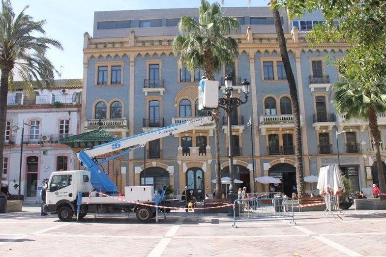 El Ayuntamiento de Huelva instala cámaras de videovigilancia en las farolas de la plaza de Las Monjas