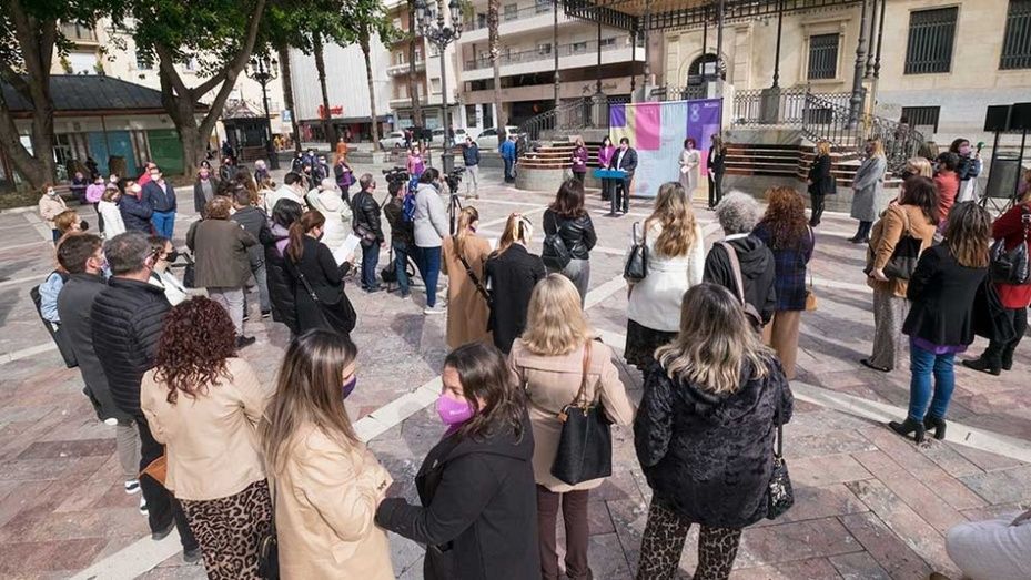 El Manifiesto 8M 2021 o cómo lograr que las mujeres pasen de la obligación de cuidar al derecho a ser cuidadas