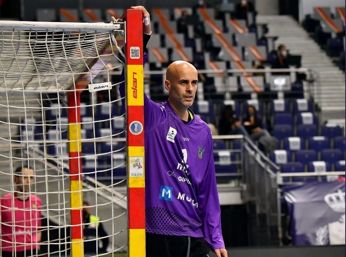 Sierra, héroe en la clasificación de Bidasoa para las semifinales de la Copa del Rey (27-28)