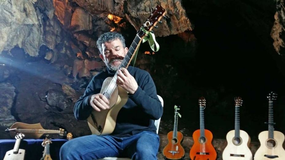 La Gruta de las Maravillas acoge la primera grabación discográfica que recogerá todas las guitarras de la historia