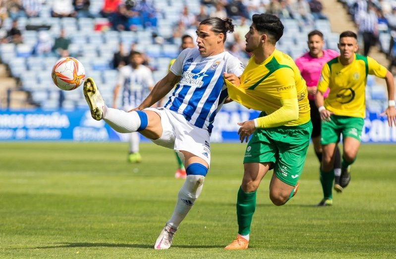 La prensa onubense 'se moja' sobre el futuro de Alberto Gallego y la plantilla del Recre