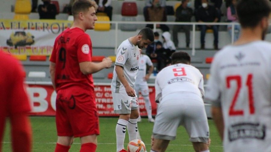 Se cumplió la lógica: el Utrera golea a Los Barrios y el Recre no podrá ascender hoy