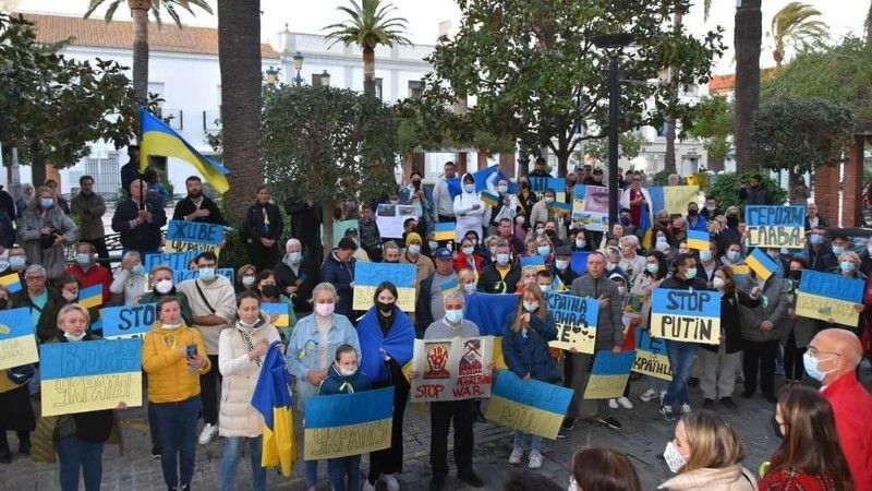 Lepe se solidariza con los más de 70 ciudadanos ucranianos que residen en la localidad