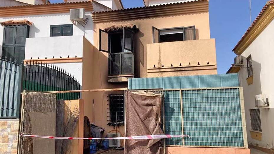 Salvan en Lepe a un niño atrapado en un incendio y lo evacúan de forma urgente en helicóptero