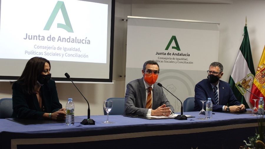 La Junta reconoce el trabajo de las entidades y centros para personas mayores durante la pandemia en Huelva