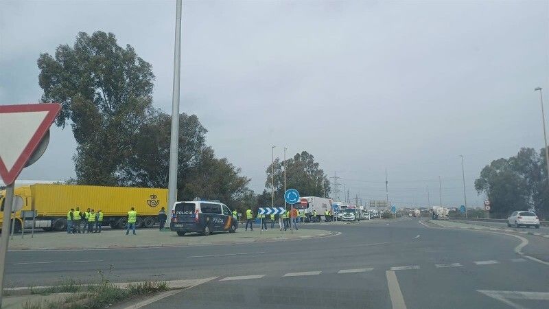 La Guardia Civil sanciona a 60 transportistas en Huelva desde el comienzo de la huelga