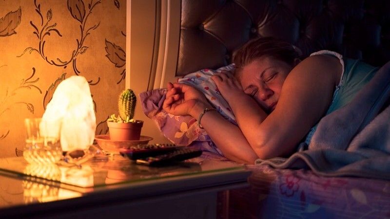 ¿Por qué es peligroso dormir con luz?