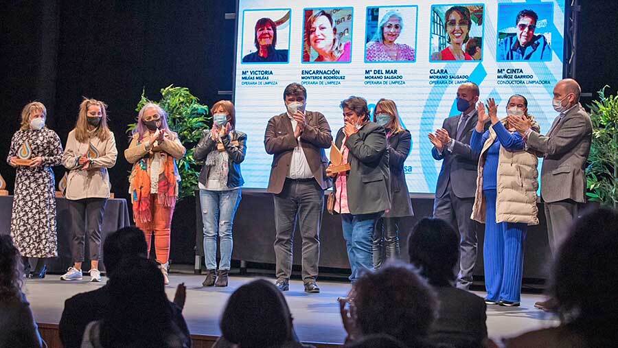 Homenaje a las limpiadoras municipales tras 25 años de servicio