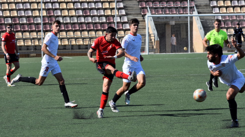 Ayamonte y Bollullos frenan a dos gallitos