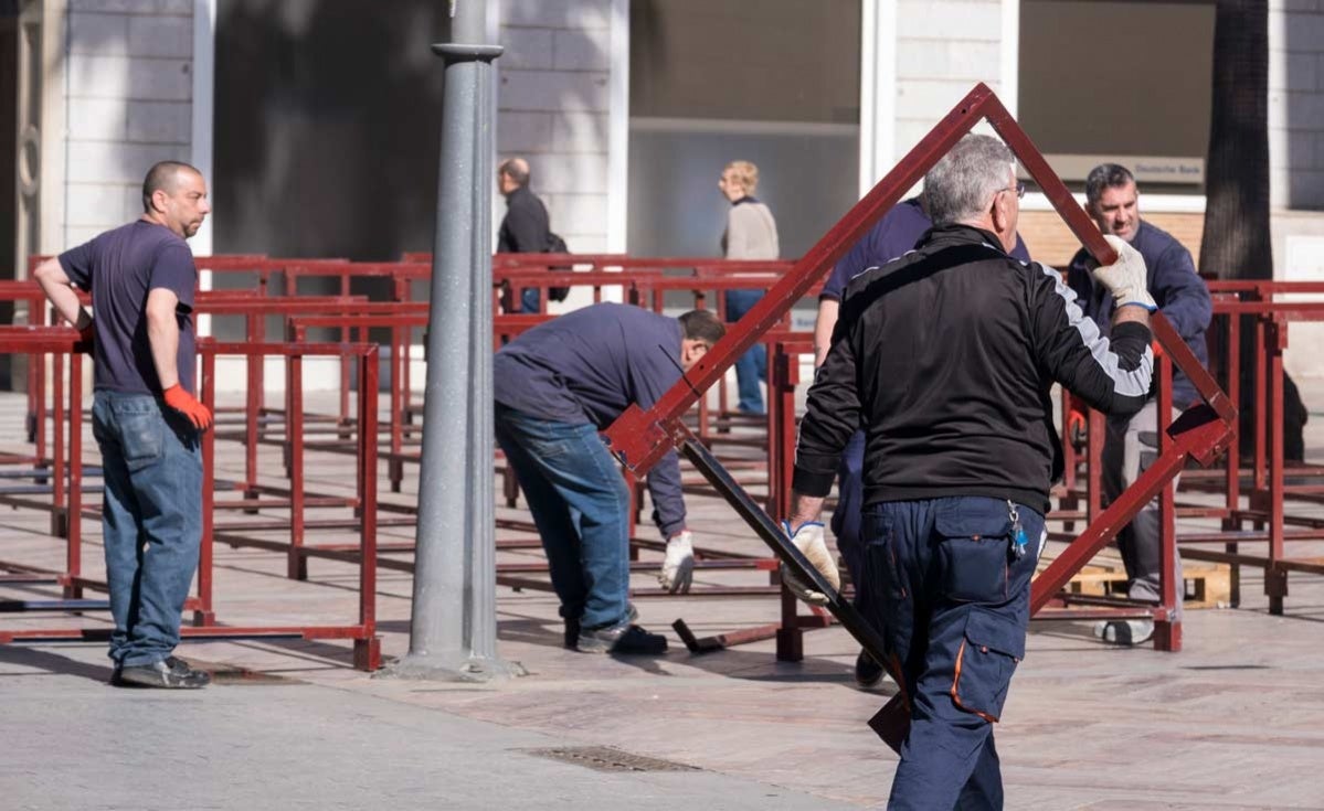El montaje de los palcos marca ya la recta final hacia la Semana Santa