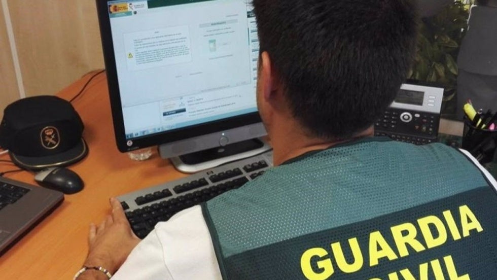 Le roba la cartilla bancaria a su vecina anciana en San Juan del Puerto y extrae 2.400 euros de su cuenta