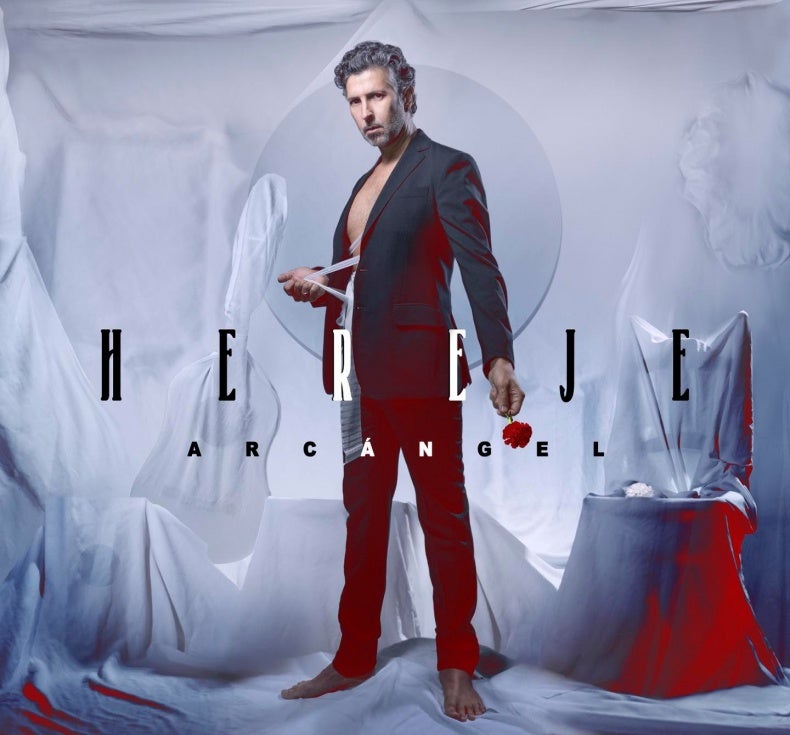 Arcángel hace 'herejes' a Vetusta Morla, Leiva, Calamaro, Juanes, Santiago Auserón, Vanesa Martín y Rozalén 
