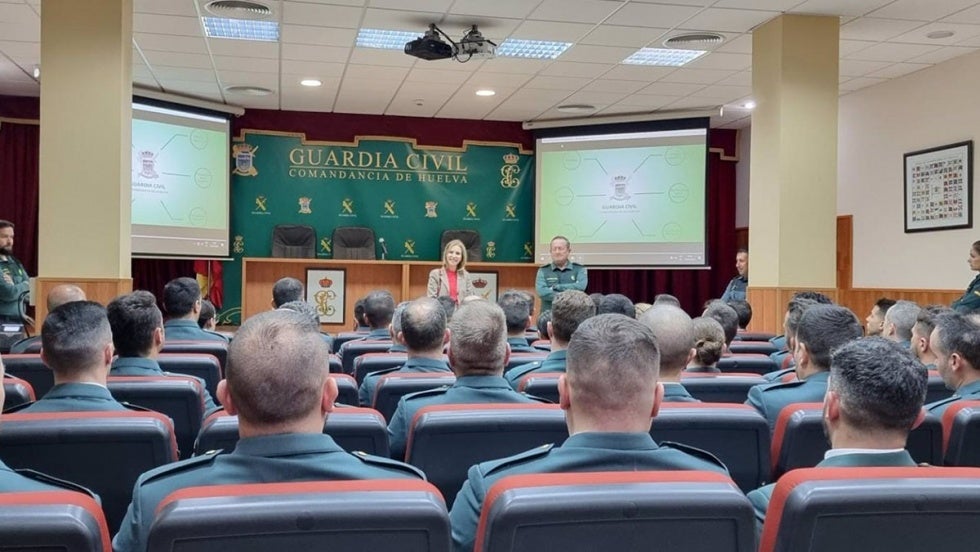 Llegan a Huelva 64 nuevos guardias civiles
