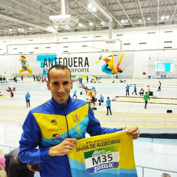 José Manuel Cortés se despide de la categoría M35 en pista cubierta con seis oros nacionales