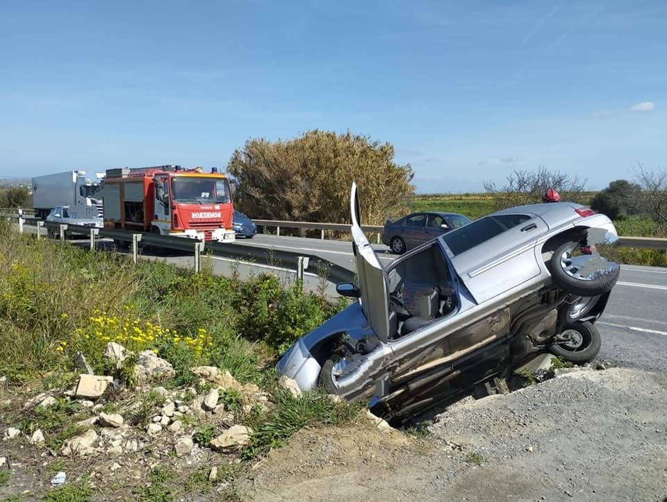 Un herido al salirse de la vía con su coche en Moguer