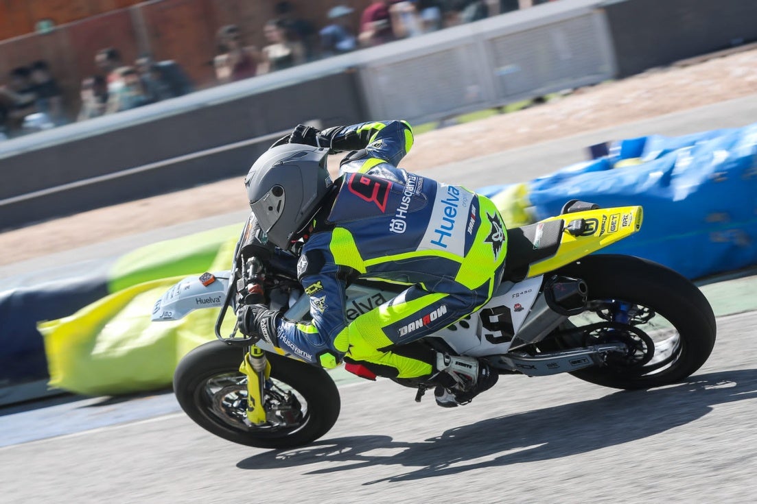 Paquito Gómez gana la primera carrera del Campeonato de España de Supermotard
