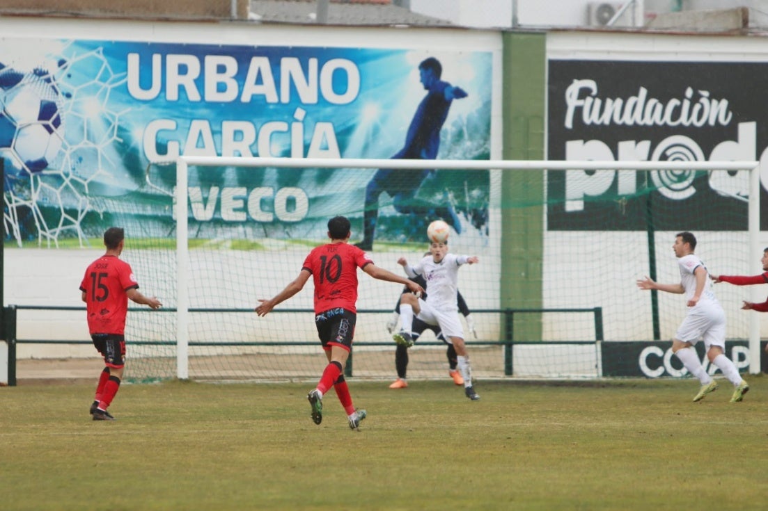 El Ayamonte gana y manda al Cartaya al descenso (1-3)