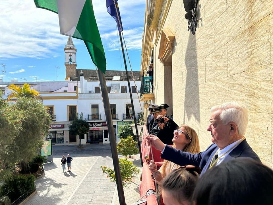 Rafael Pérez Castillo recibe la Medalla de la Ciudad en Ayamonte