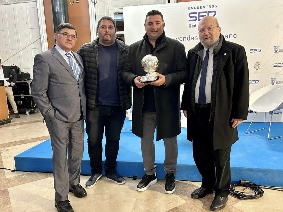 Viqueira, eterno mago albiazul: 'Yo no me fui del Recre por dinero sino porque me engañaron'