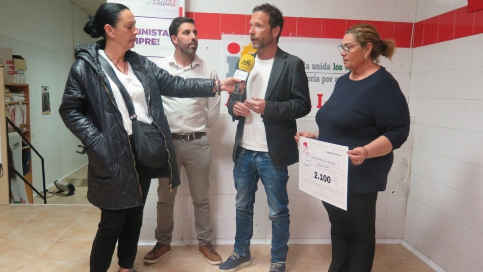 Izquierda Unida de Cartaya dona 2.100 euros para los refugiados saharauis