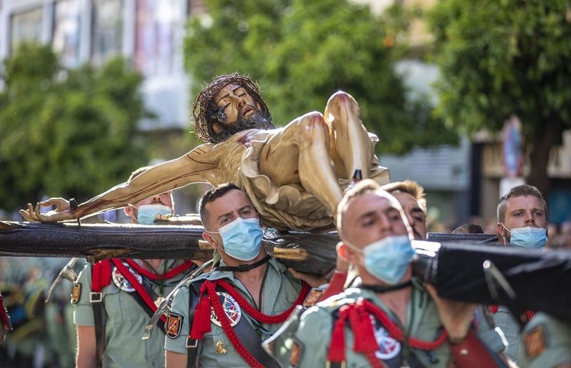 La tradición legionaria crece en Huelva con la procesión del Cristo de la Vera+Cruz