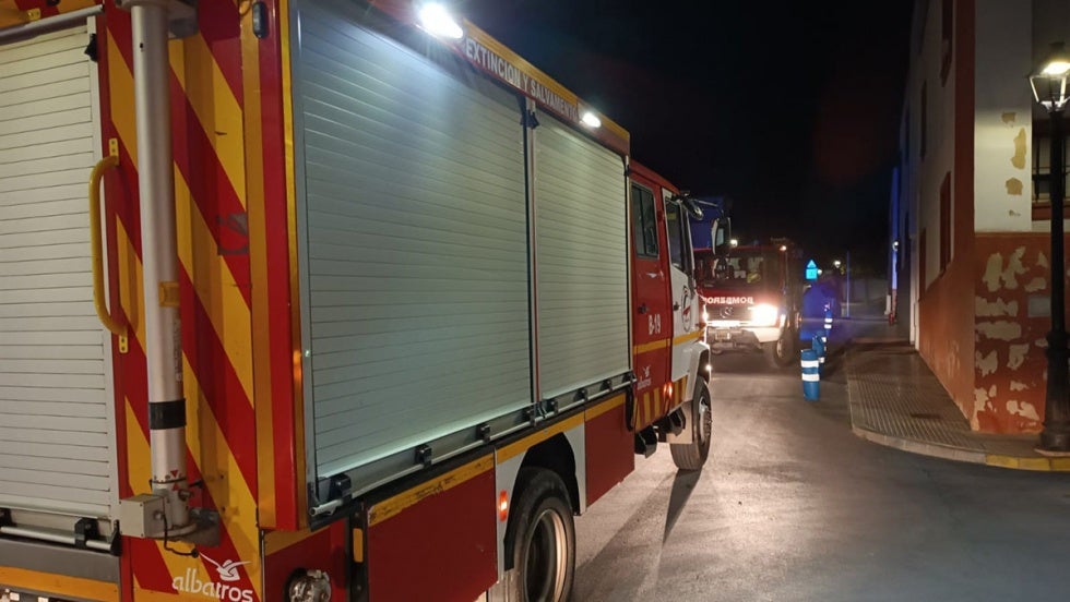 Sofocado el incendio declarado de madrugada en una casa en Bonares