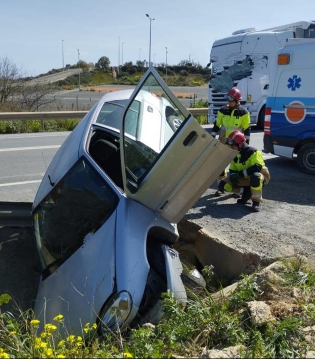 Un herido al salirse de la vía con su coche en Moguer