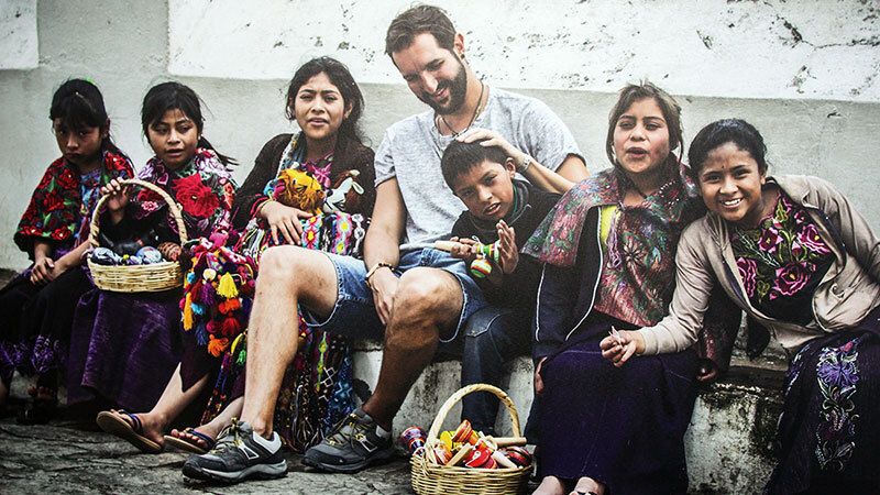 El Muelle de las Carabelas acoge la exposición 'Crónicas de América' incluida en los actos de su 25 aniversario
