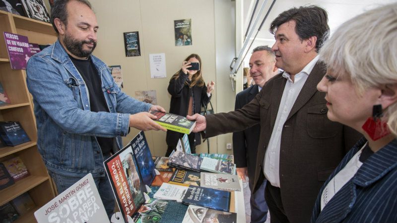 Arranca la XLV Feria del Libro de Huelva, que acogerá más de 60 actividades en la Plaza de las Monjas