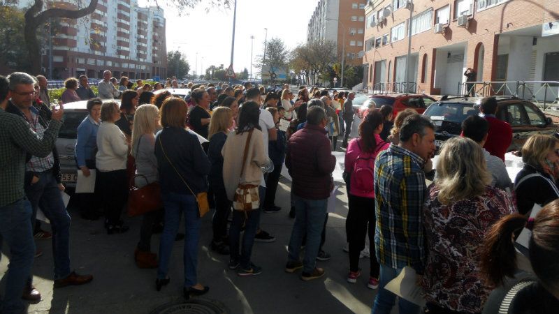 Los vecinos de la avenida Costa de la Luz y calle Punta Umbría no quieren drogas en su barrio