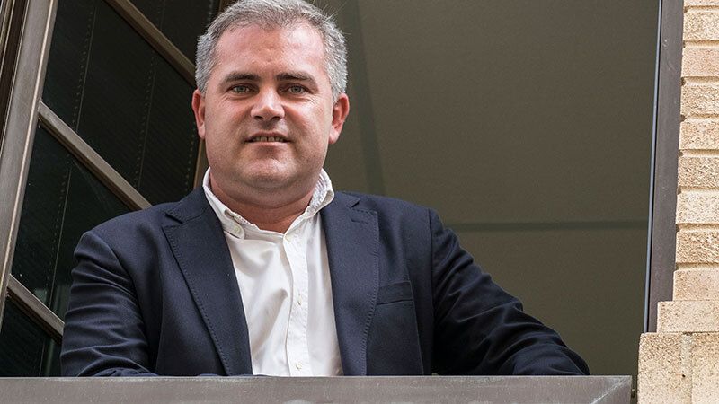 “No voy a caer en el error de ponerme un mes antes de las elecciones a decirle a Bollullos que voy a traer el hospital”