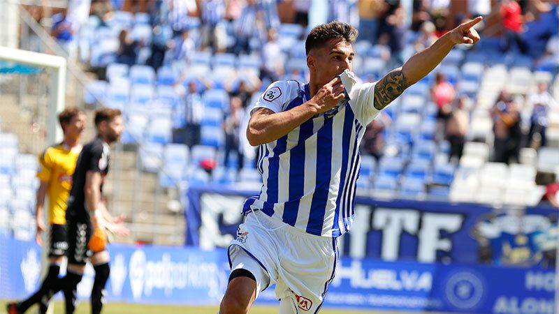 Diego Jiménez toca la cima con un cabezazo de oro (1-0)