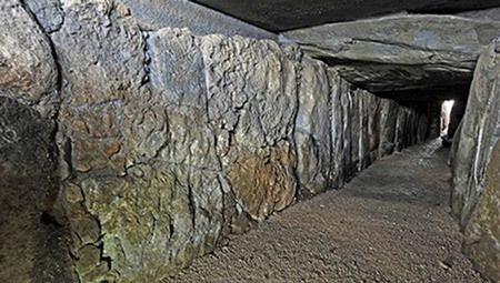 Científicos de la UNED analizan los restos de pigmentos hallados en el Dolmen de Soto en Trigueros