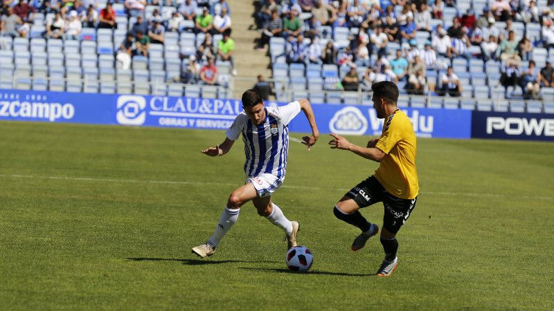 Diego Jiménez toca la cima con un cabezazo de oro (1-0)