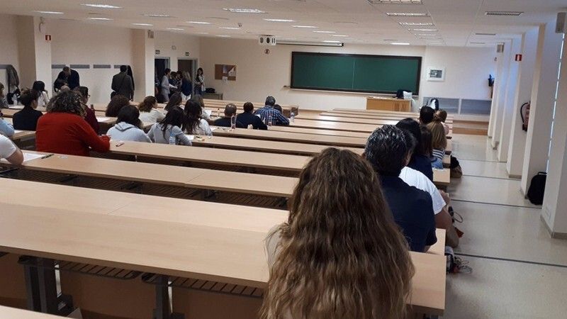 Los docentes interinos piden paralizar las oposiciones de Secundaria de junio en Andalucía 