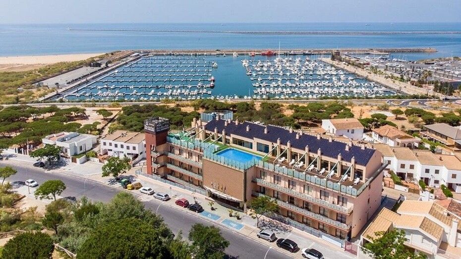 Denuncian al Hotel Martín Alonso Pinzón por incumplir de manera reiterada el convenio de hostelería