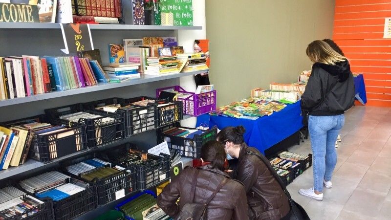 La librería de 'Ayre Solidario' vuelve desde este sábado al centro comercial Holea