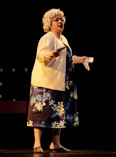 Carmen Frigolet retoma la representación teatral de 'La vecina de abajo'