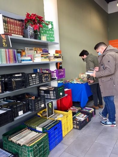 La librería de 'Ayre Solidario' vuelve desde este sábado al centro comercial Holea