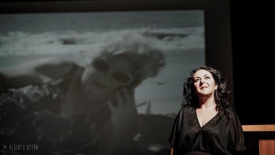Carmen Frigolet retoma la representación teatral de 'La vecina de abajo'