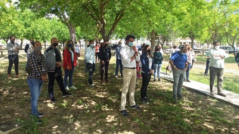 Empresarios de El Rocío avisan de su 'insostenible situación' por el cierre del 60% de los negocios