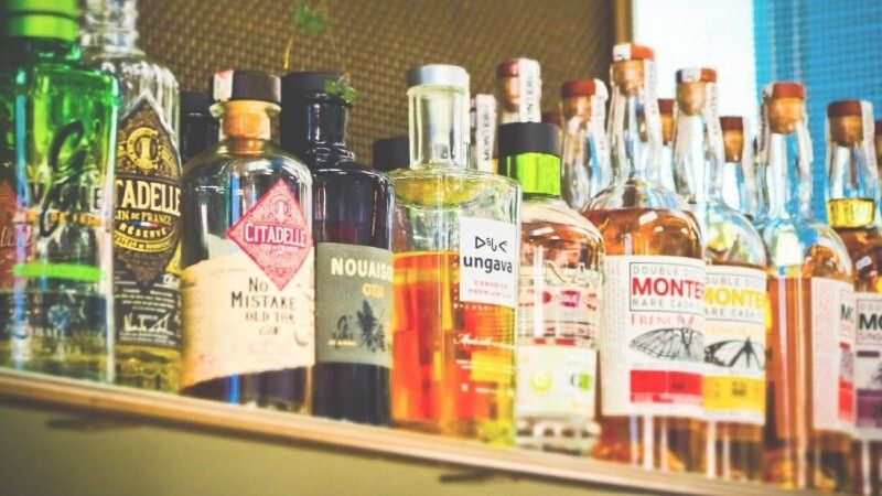 Denuncian a una veintena de jóvenes por consumir alcohol y drogas en una nave de un polígono industrial de Aljaraque