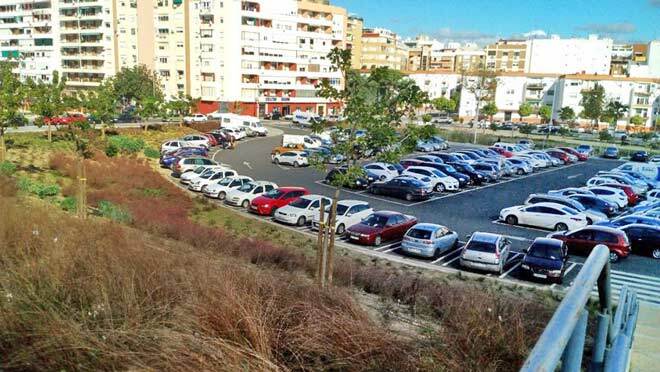 Pillan en el parking del antiguo estadio a un joven conduciendo sin carné