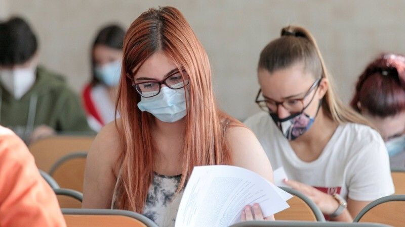 Un total de 149 onubenses se examinan para obtener el título de Bachiller para mayores de 20 años