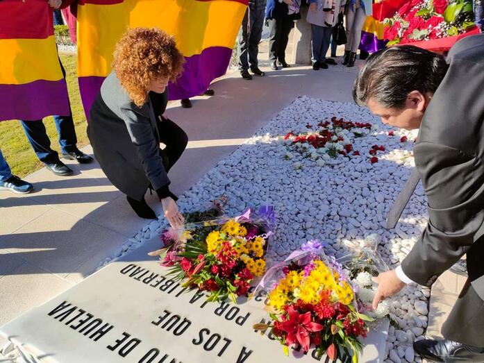 El PSOE advierte de la cercanía de 'viejos fantasmas' en el aniversario de II República