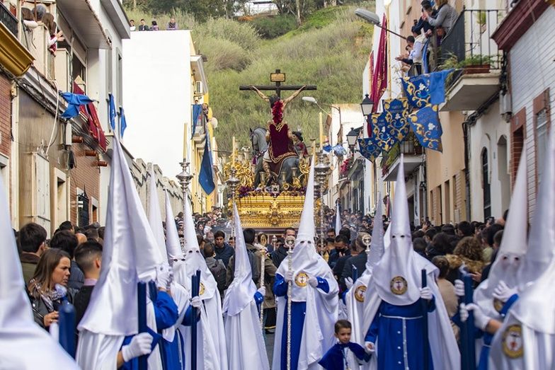 ¡A la calle! Las hermandades asumen el riesgo de lluvia para ofrecer un Martes Santo completo