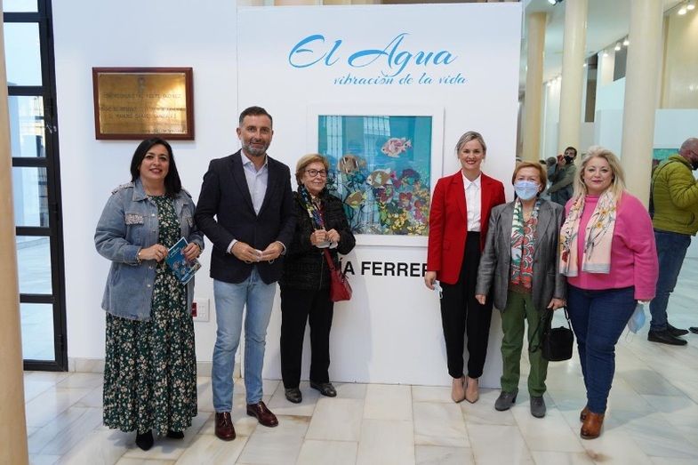 María Ferrera descubre en Moguer la magia del fondo del mar con su nueva exposición