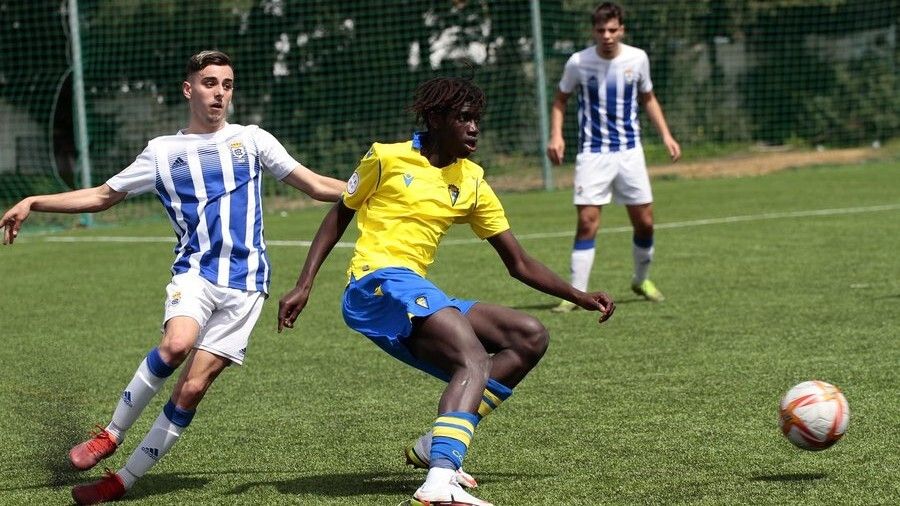 El Cádiz mete al Recre juvenil en puestos de descenso (3-0)