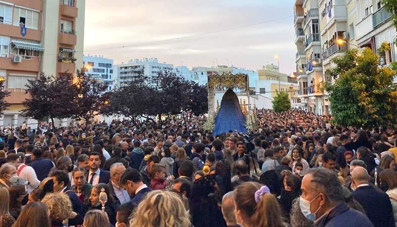 Capirotes y plegarias en un nuevo Viernes de Dolores