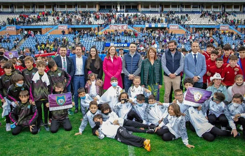 Más de 1.200 niños invaden el césped del Colombino en la inauguración de la V Gañafote Cup